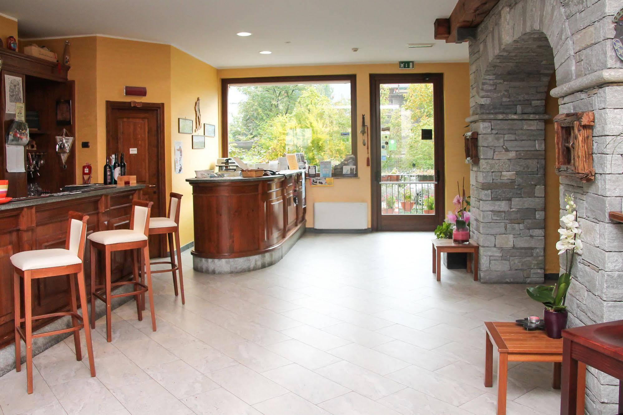 Crabun Hotel Pont-Saint-Martin Ngoại thất bức ảnh