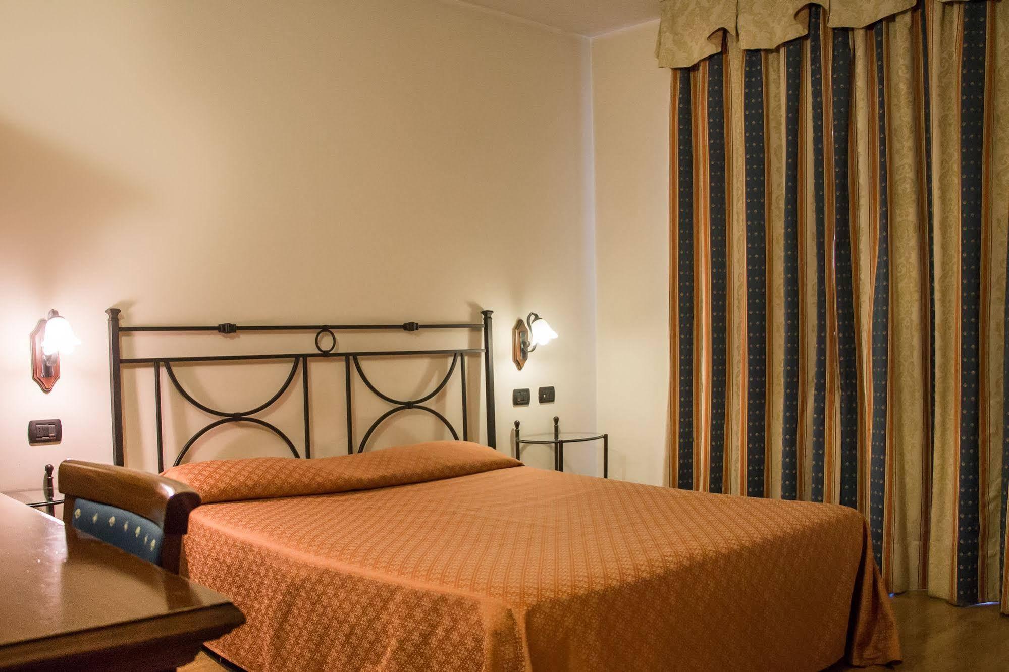 Crabun Hotel Pont-Saint-Martin Ngoại thất bức ảnh