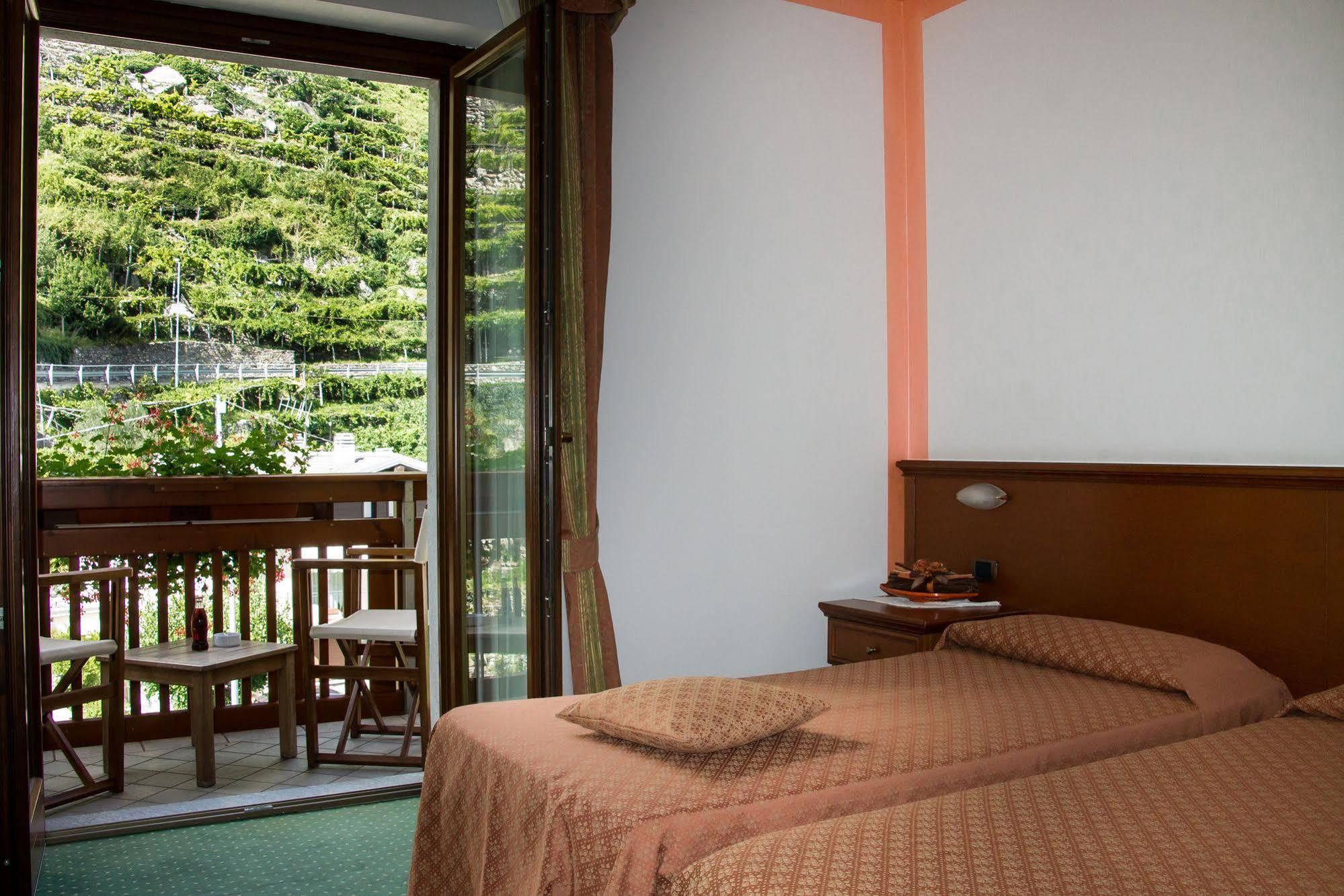 Crabun Hotel Pont-Saint-Martin Ngoại thất bức ảnh