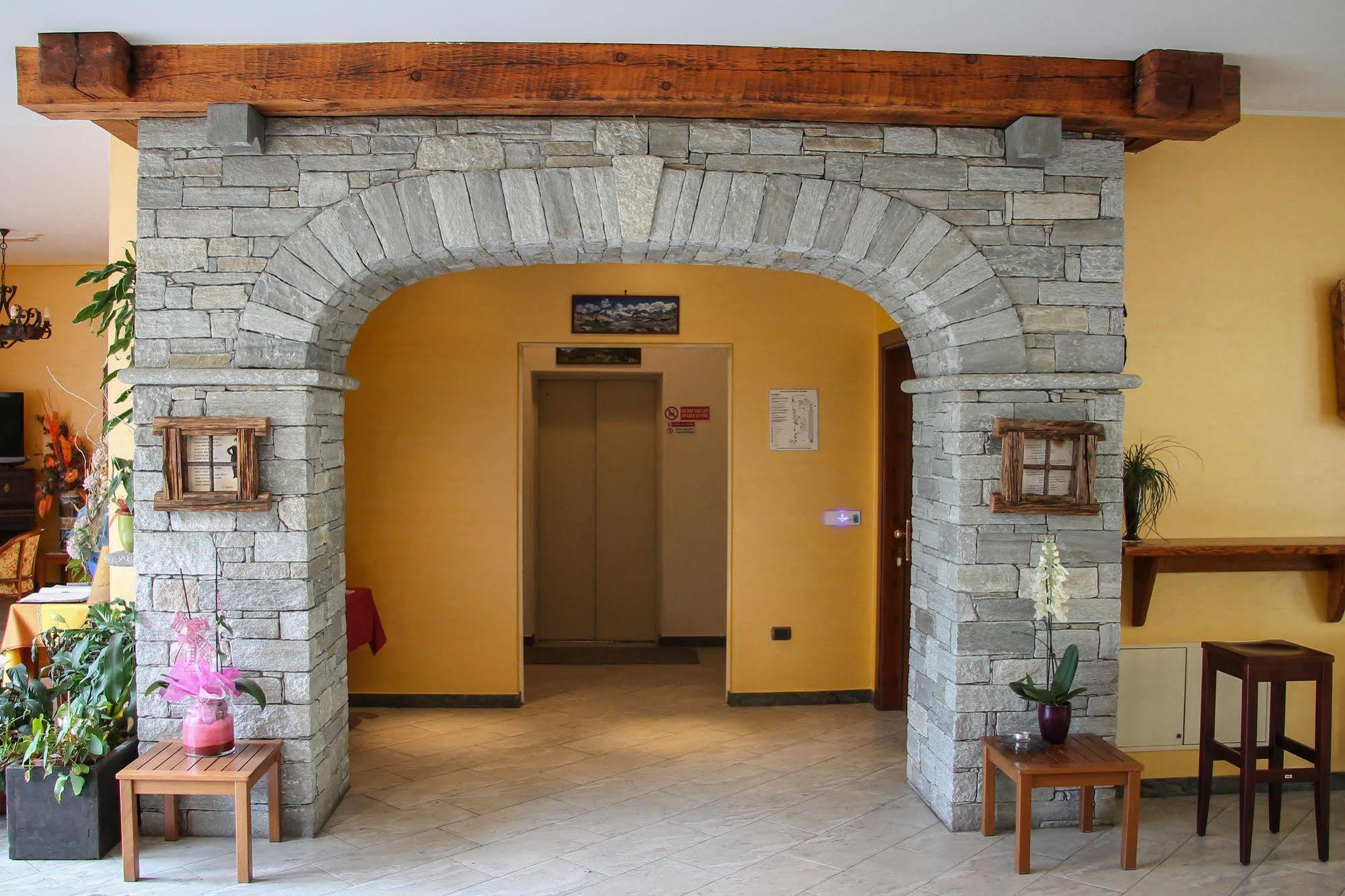 Crabun Hotel Pont-Saint-Martin Ngoại thất bức ảnh