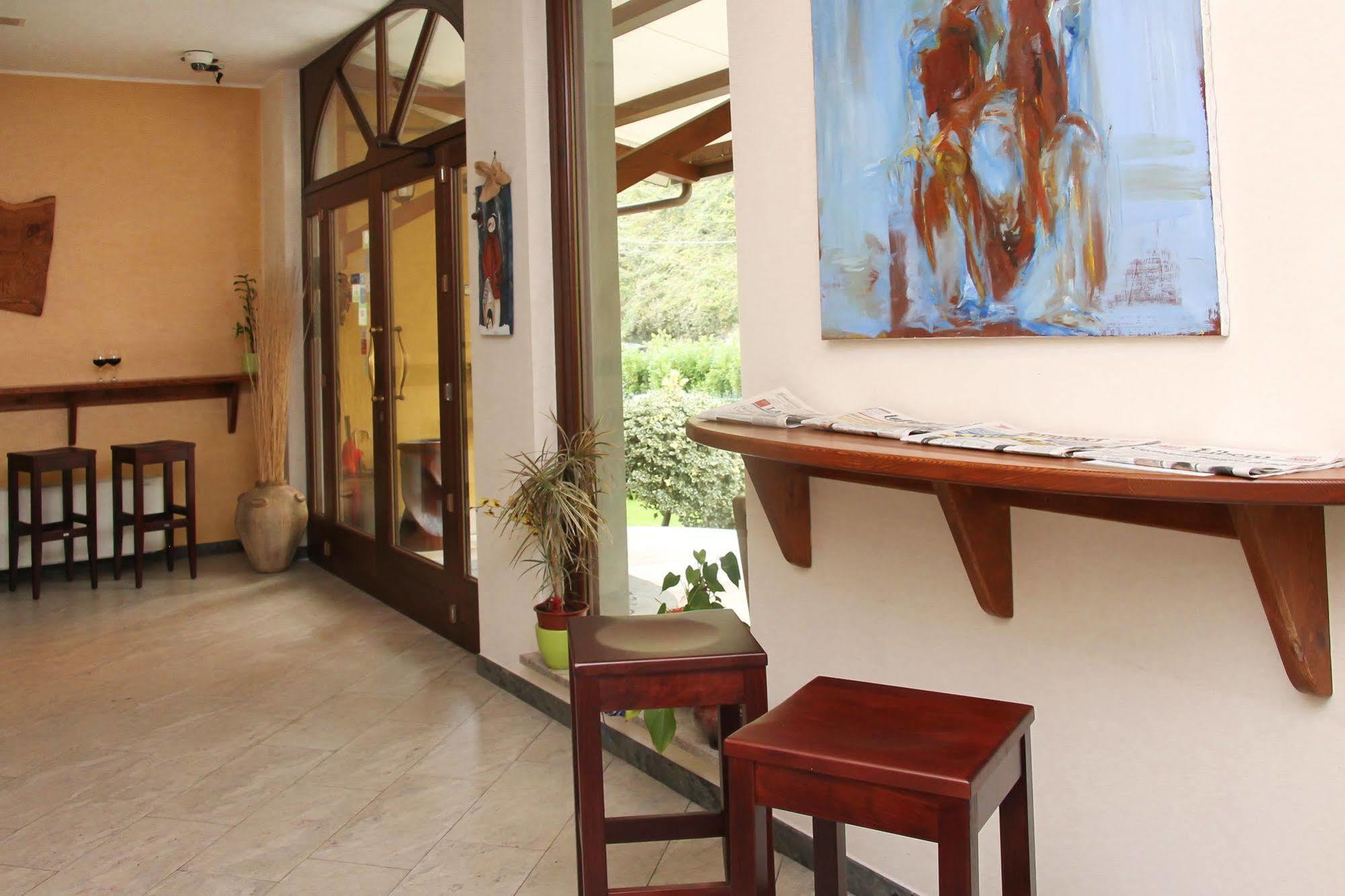 Crabun Hotel Pont-Saint-Martin Ngoại thất bức ảnh